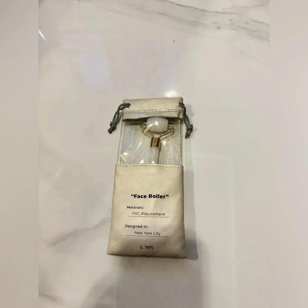 Face roller with a little bag #18